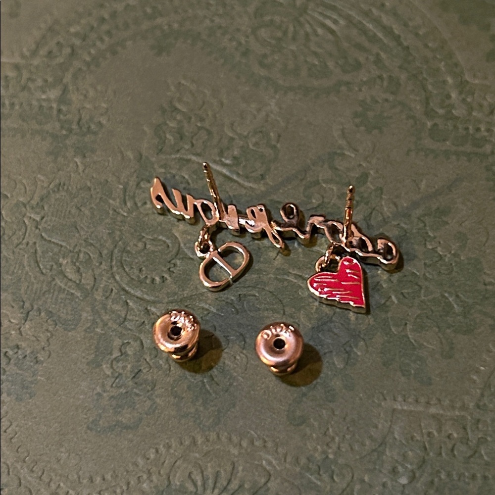 Dior DIORAMOUR JE VOUS ADORE EARRINGS Gold-Finish Metal and Red Lacquer - Picture 5 of 7
